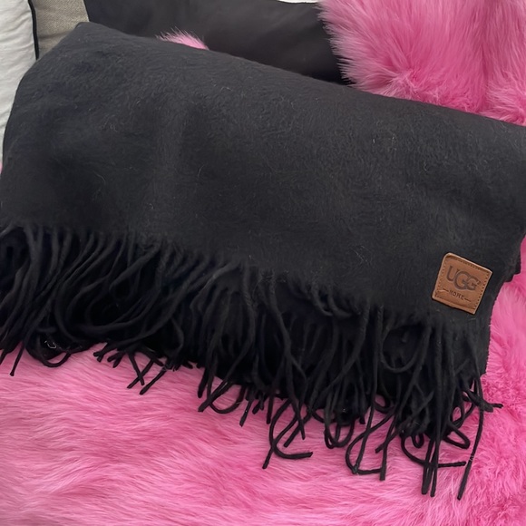 UGG Home wool black Glacier Throw blanket - Picture 2 of 5